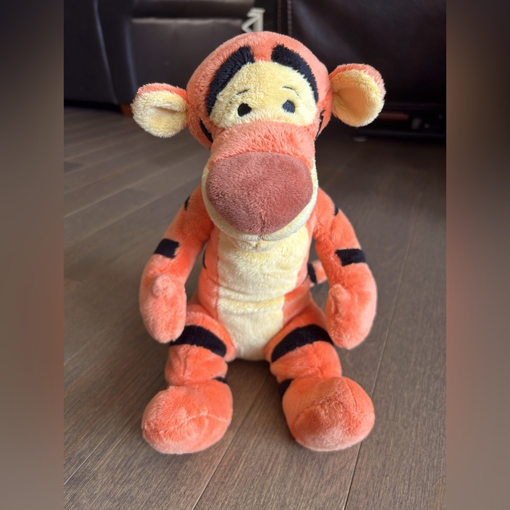 Disney store Tigger plush‎